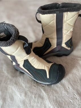 Keen women’s Betty 200 gram insulation quilted lined winter boots